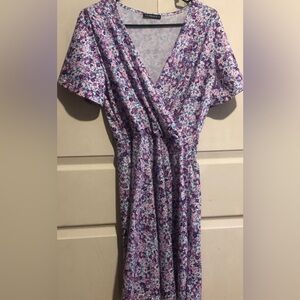 Women’s cinched waistline v-neck floral print fit and flare dress size medium